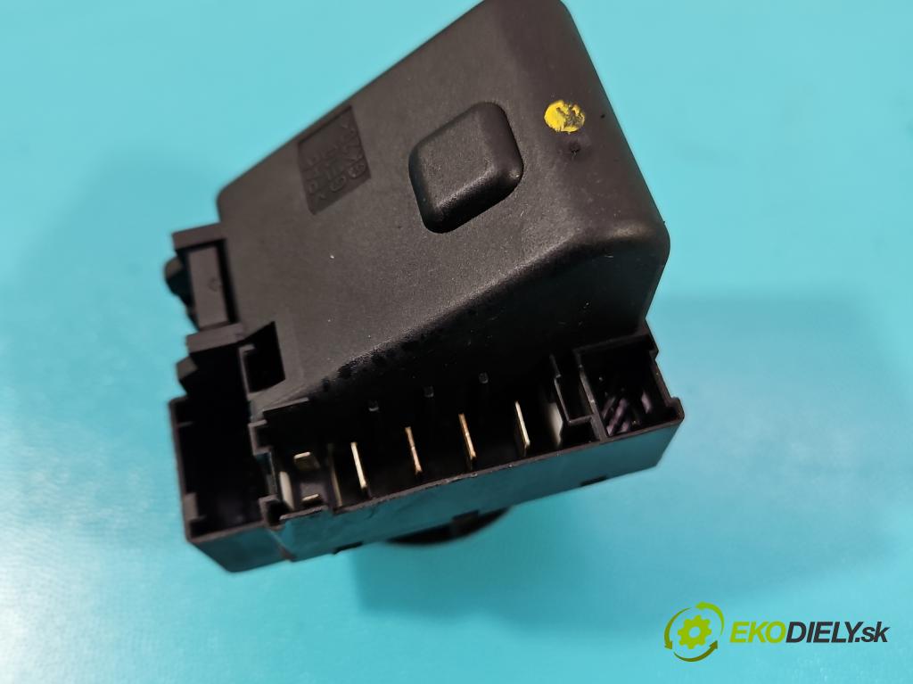 Mercedes E W210 1995-2002 2.2 cdi 125 HP manual 92 kW 2151 cm3 4- Spínačka 2105450008 (Spínacia skrinka)