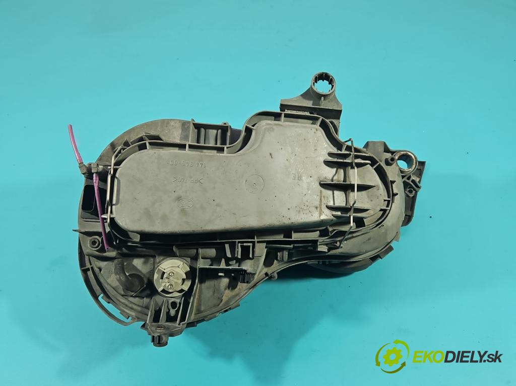 Mercedes E W210 1995-2002 2.2 cdi 125 HP manual 92 kW 2151 cm3 4- Reflektor: pravý  (Svetlo predné pravé)