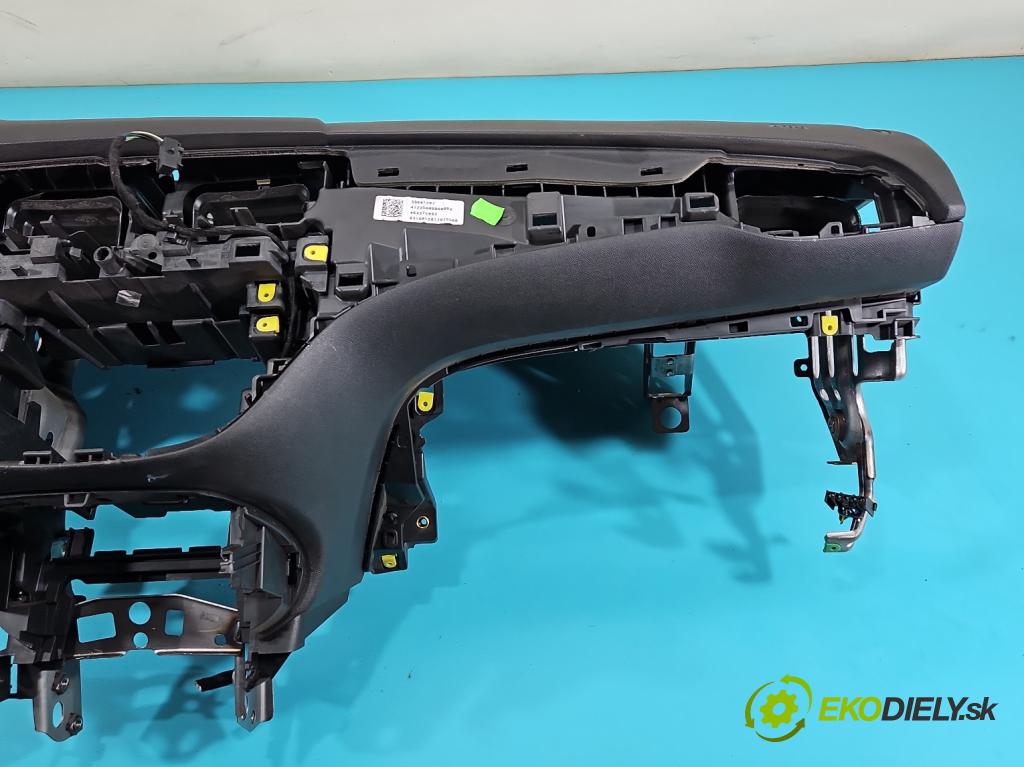 Opel Corsa E 2014-2019 1.4 16V 75 HP manual 55 kW 1398 cm3 3- kokpit,pristrojová doska rozdeľovacia