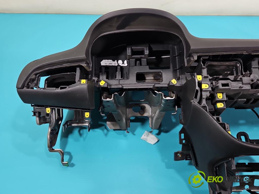 Opel Corsa E 2014-2019 1.4 16V 75 HP manual 55 kW 1398 cm3 3- kokpit,pristrojová doska rozdeľovacia