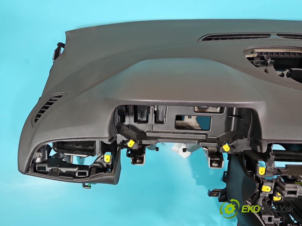 Opel Corsa E 2014-2019 1.4 16V 75 HP manual 55 kW 1398 cm3 3- kokpit,pristrojová doska rozdeľovacia