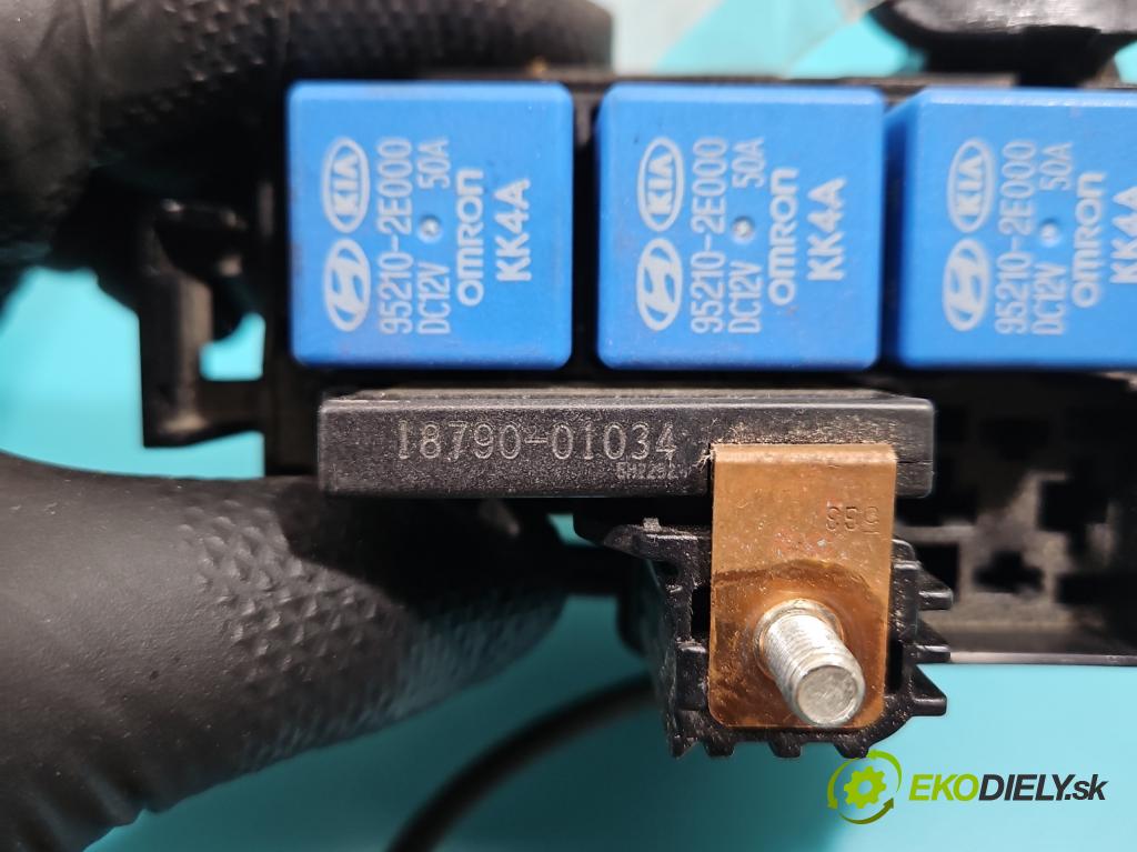 Hyundai I40 1.7 crdi 141 hp manual 104 kW 1685 cm3 5- skříňka pojistková 18790-01034 (Pojistkové skříňky)