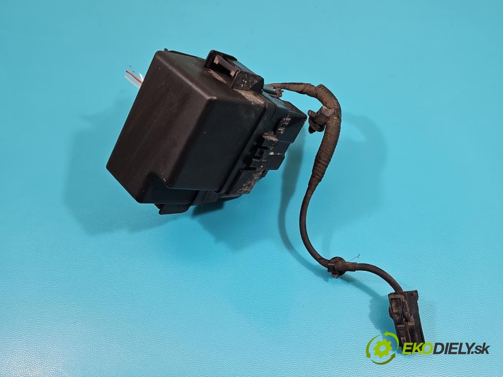 Hyundai I40 1.7 crdi 141 hp manual 104 kW 1685 cm3 5- skříňka pojistková 18790-01034 (Pojistkové skříňky)