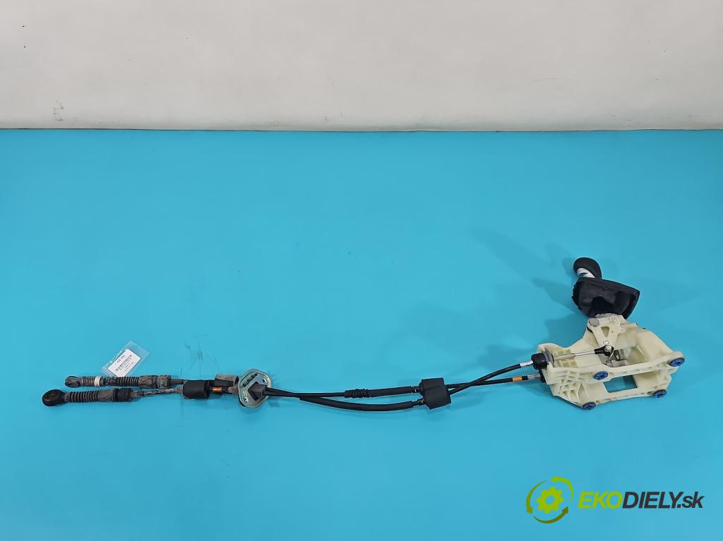 Hyundai I40 1.7 crdi 141 HP manual 104 kW 1685 cm3 5- Páka: Změny: stupeň,rýchlosť  (Rýchlostná páka (kulisa))