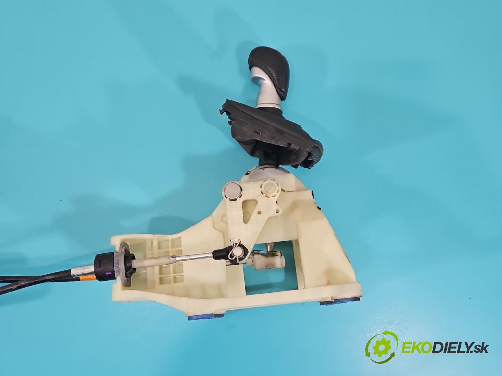 Hyundai I40 1.7 crdi 141 HP manual 104 kW 1685 cm3 5- Páka: Změny: stupeň,rýchlosť (Rýchlostná páka (kulisa))