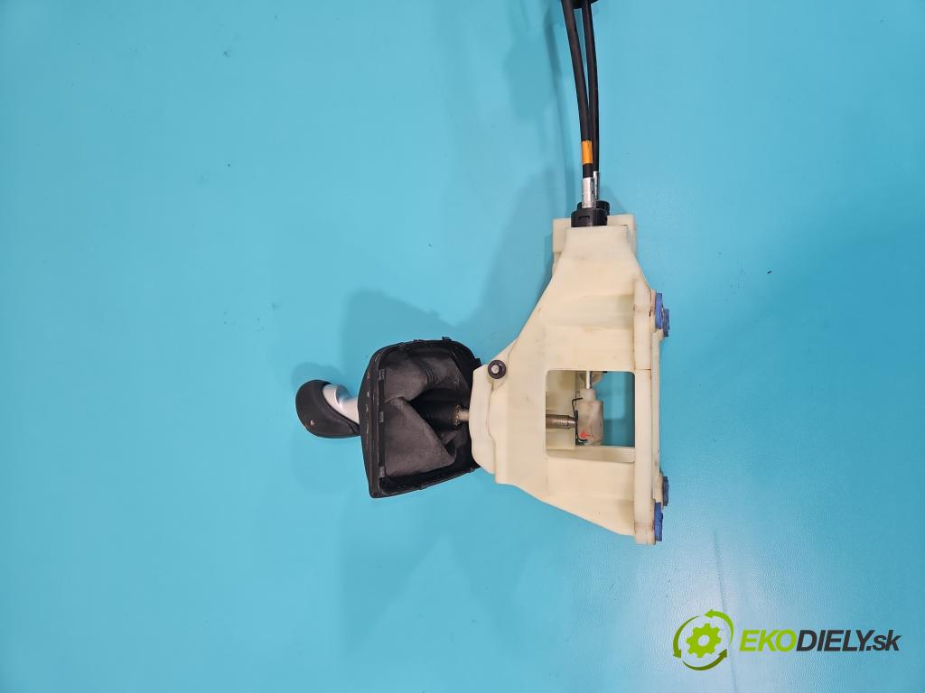 Hyundai I40 1.7 crdi 141 HP manual 104 kW 1685 cm3 5- Páka: Změny: stupeň,rýchlosť (Rýchlostná páka (kulisa))