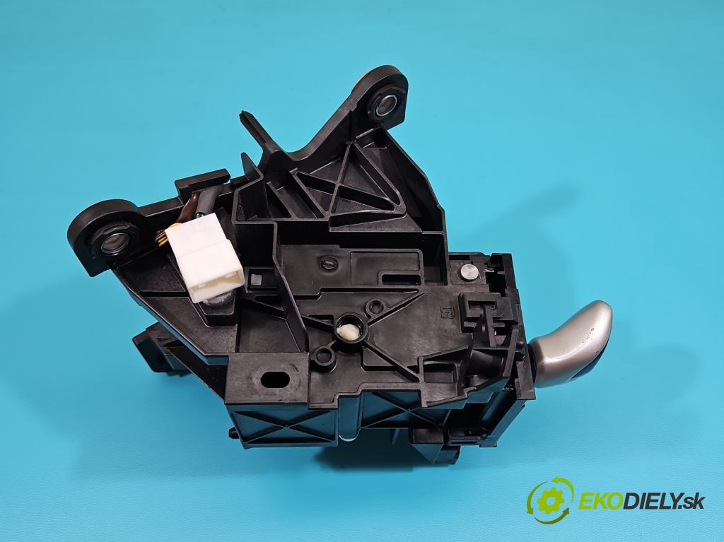 Toyota Auris I 2006-2013 1.8 16V 99 HP automatic 73 kW 1798 cm3 5- Páka: Změny: stupeň,rýchlosť  (Rýchlostná páka (kulisa))