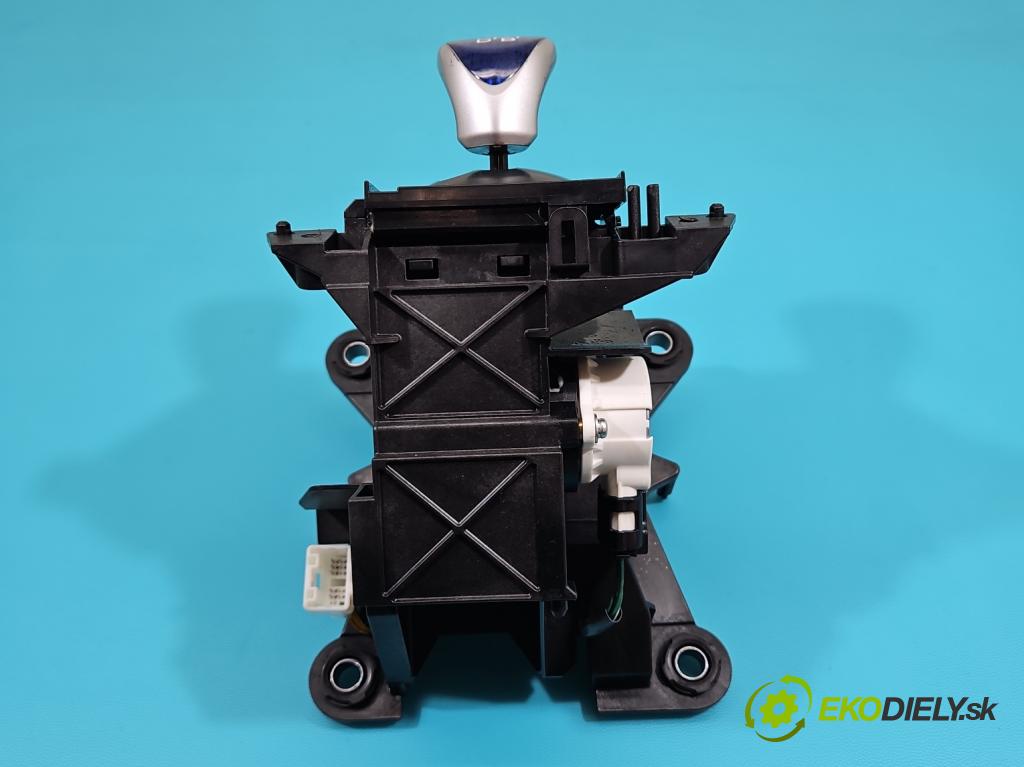 Toyota Auris I 2006-2013 1.8 16V 99 HP automatic 73 kW 1798 cm3 5- Páka: Změny: stupeň,rýchlosť  (Rýchlostná páka (kulisa))