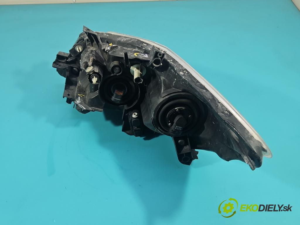 Toyota Auris I 2006-2013 1.8 16V 99 HP automatic 73 kW 1798 cm3 5- Reflektor: pravý 81110-02A40 (Svetlo predné pravé)