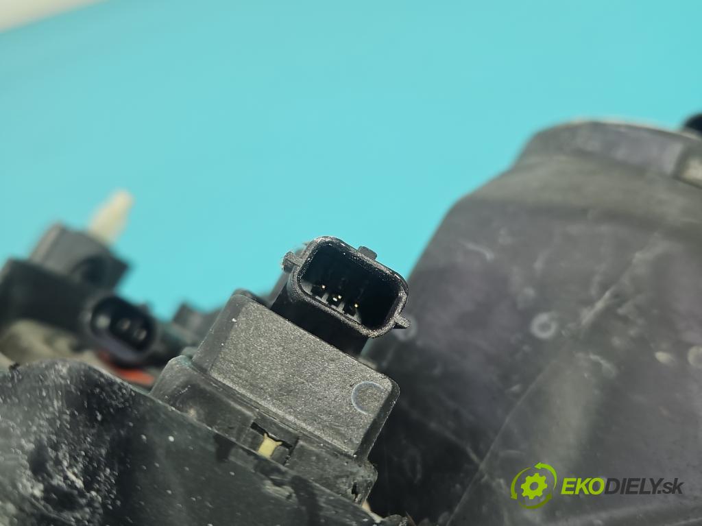 Toyota Auris I 2006-2013 1.8 16V 99 HP automatic 73 kW 1798 cm3 5- Reflektor: pravý 81110-02A40 (Svetlo predné pravé)