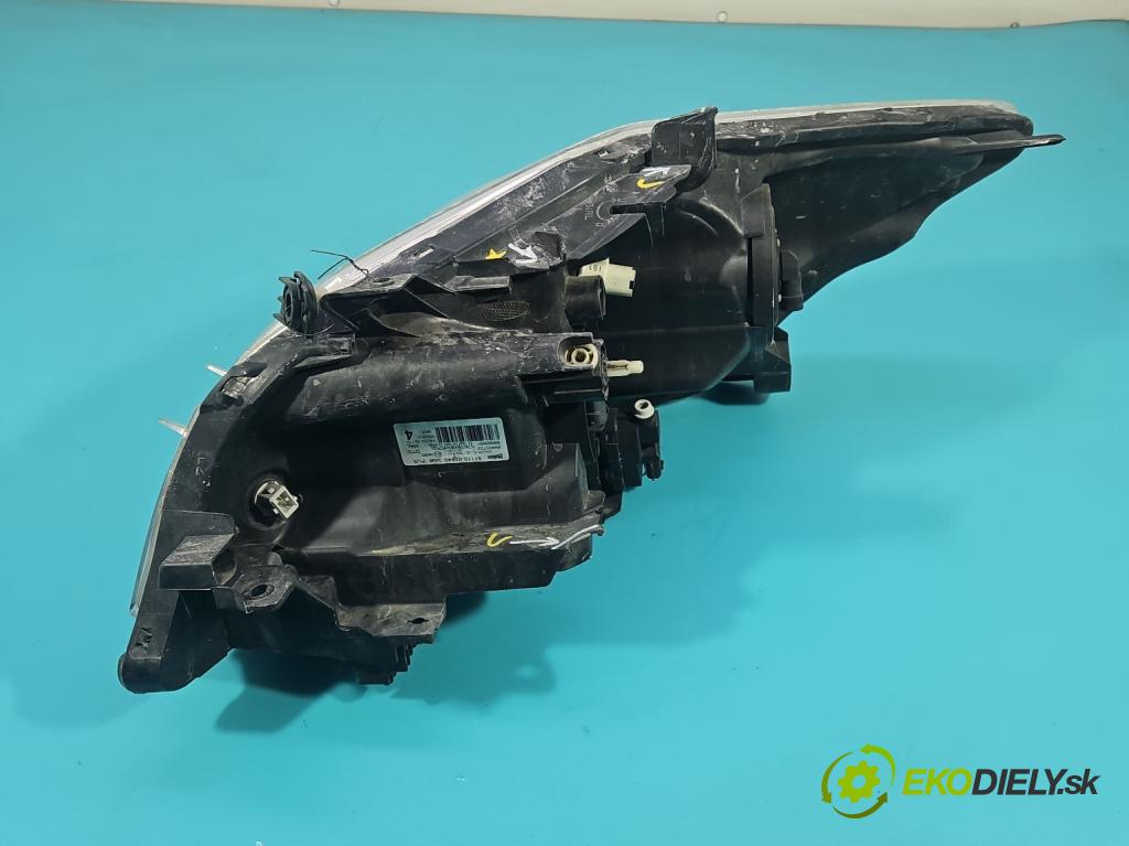 Toyota Auris I 2006-2013 1.8 16V 99 HP automatic 73 kW 1798 cm3 5- Reflektor: pravý 81110-02A40 (Svetlo predné pravé)