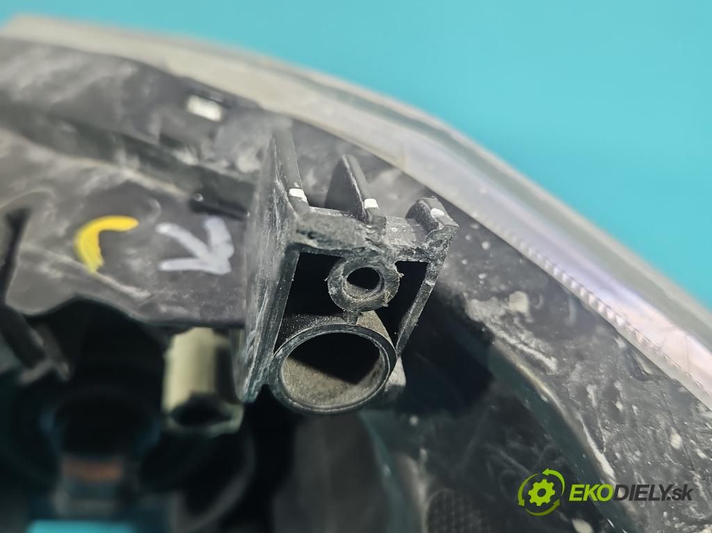 Toyota Auris I 2006-2013 1.8 16V 99 HP automatic 73 kW 1798 cm3 5- Reflektor: pravý 81110-02A40 (Svetlo predné pravé)