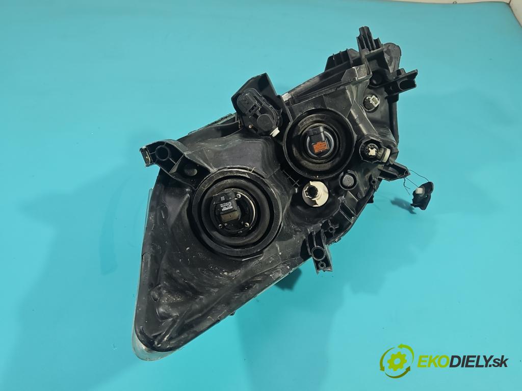 Toyota Auris I 2006-2013 1.8 16V 99 HP automatic 73 kW 1798 cm3 5- Reflektor: pravý 81110-02A40 (Svetlo predné pravé)