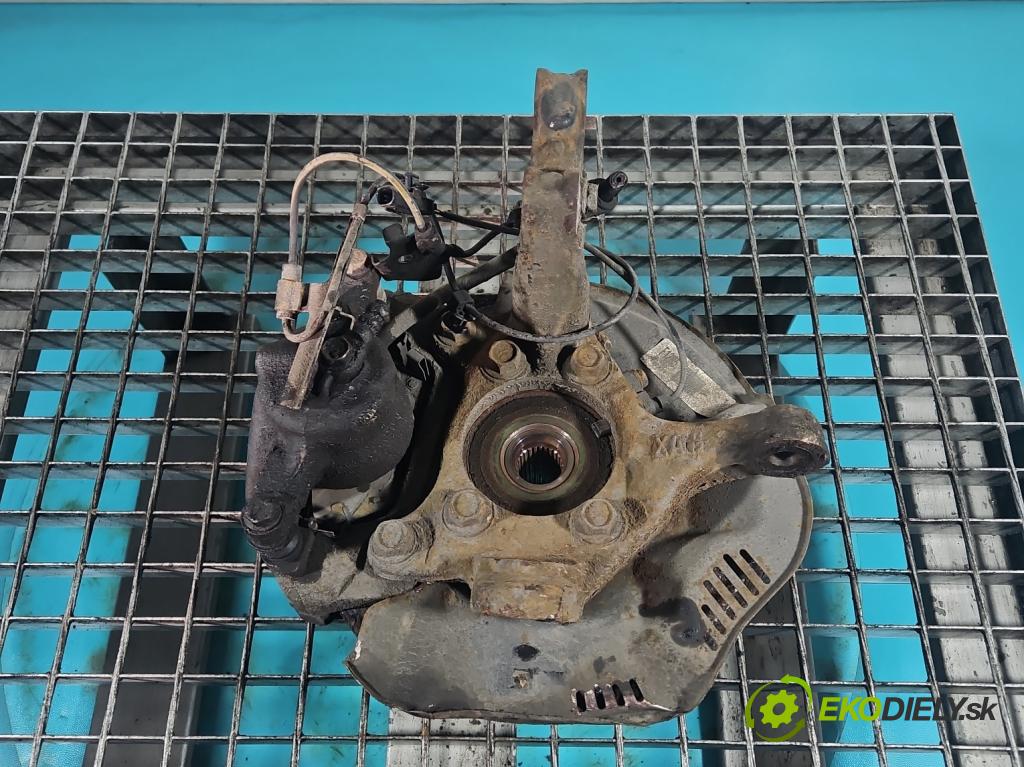 Toyota Auris I 2006-2013 1.8 16V 99 HP automatic 73 kW 1798 cm3 5- náboj pravé  (Náboj)