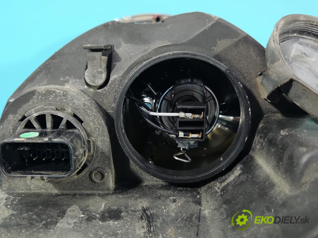 Mini One I 2000-2006 1.6 16V 90 HP manual 66 kW 1598 cm3 3- Reflektor: pravý (Svetlo predné pravé)