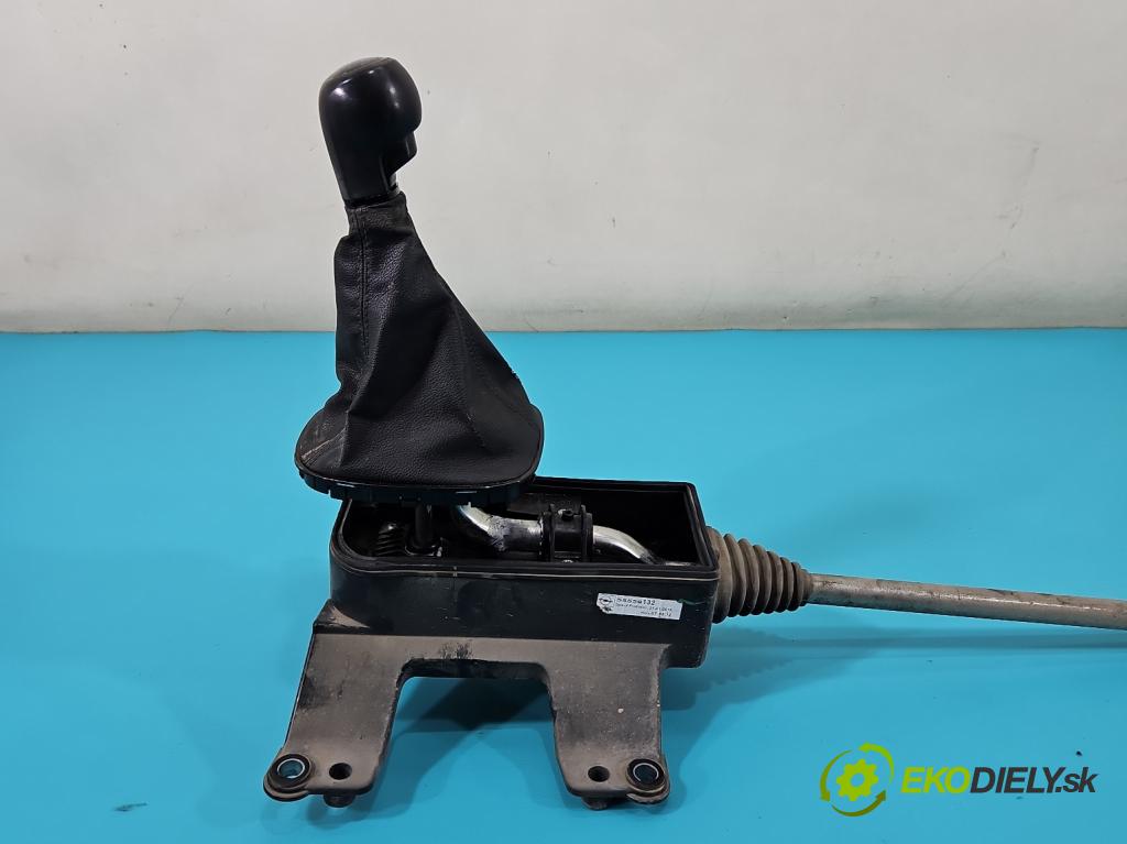 Opel Corsa E 2014-2019 1.4 16V 75 HP manual 55 kW 1398 cm3 3- Páka: Změny: stupeň,rýchlosť 55559132 (Rýchlostná páka (kulisa))