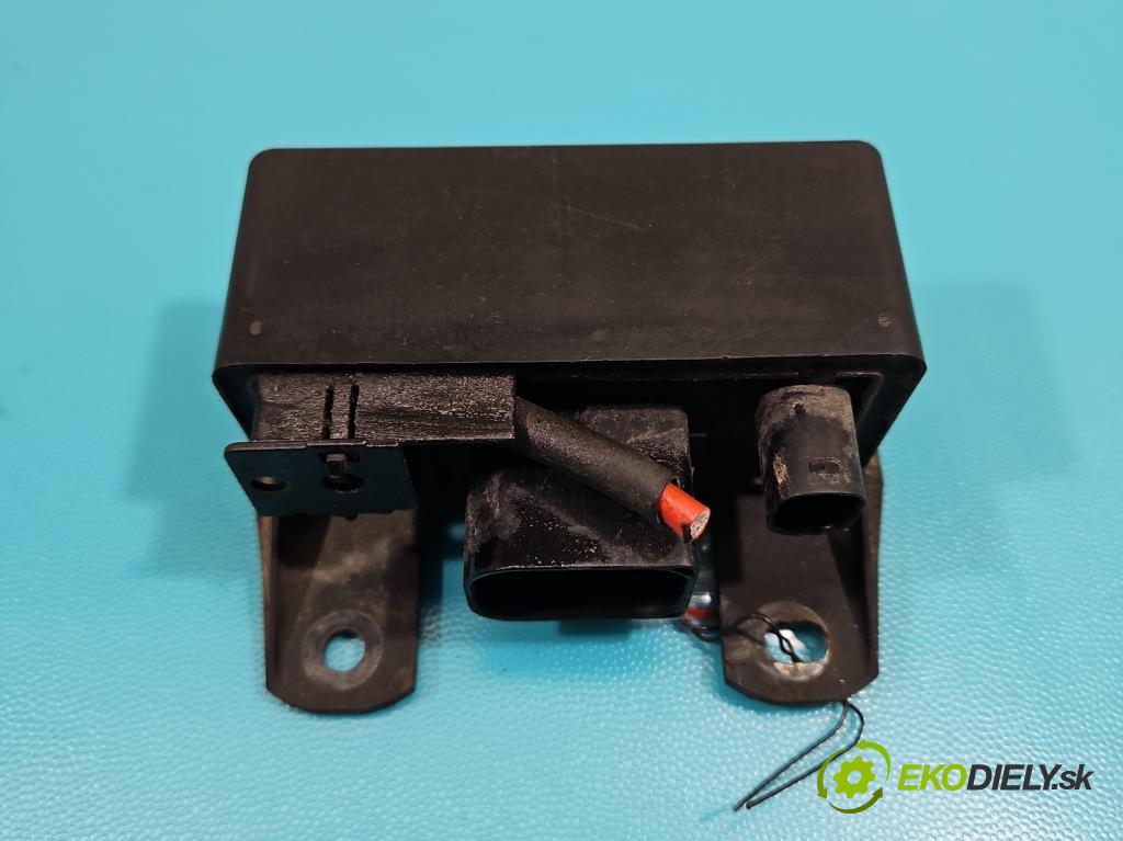 Mercedes E W210 1995-2002 2.2 cdi 125 HP manual 92 kW 2151 cm3 4- Relé: svíčky: zařicích:  (Relé)