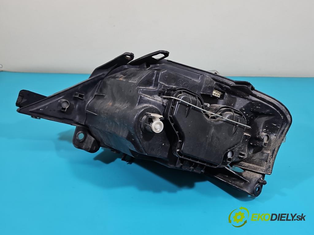 Citroen C3 I 2002-2009 1.4 8V 73 HP manual 54 kW 1360 cm3 5- Reflektor: pravý  (Svetlo predné pravé)