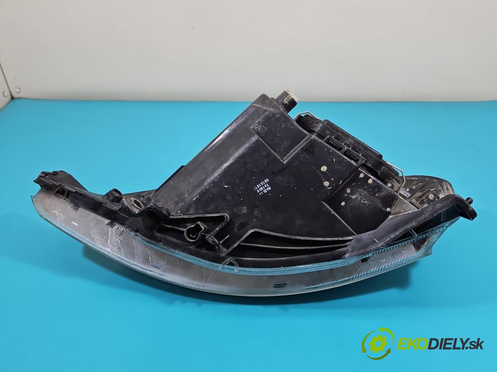 Citroen C3 I 2002-2009 1.4 8V 73 HP manual 54 kW 1360 cm3 5- Reflektor: pravý  (Svetlo predné pravé)