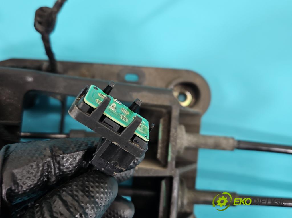 Citroen C3 I 2002-2009 1.4 8V 73 HP manual 54 kW 1360 cm3 5- Páka: Změny: stupeň,rýchlosť 9651917580 (Rýchlostná páka (kulisa))