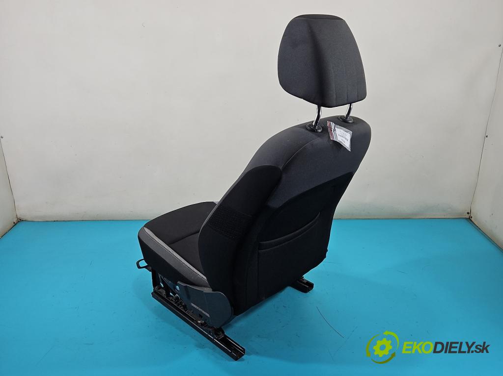 Skoda Fabia III 2014- 2021 1.2 TSI 90 hp manual 66 kW 1197 cm3 5- Sedadlo pravý  (Sedačky, sedadla)