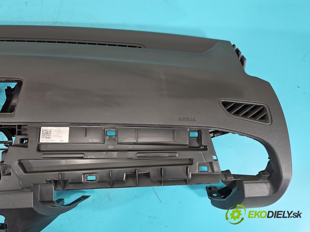 Skoda Fabia III 2014- 2021 1.2 TSI 90 HP manual 66 kW 1197 cm3 5- kokpit,pristrojová doska rozdeľovacia