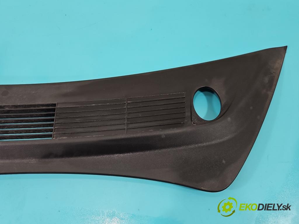 Tesla Model 3 2017- 0.0b: automatic 377 kW  4- torpédo 1081675-00-B (Torpédo (plast pod čelným sklom))