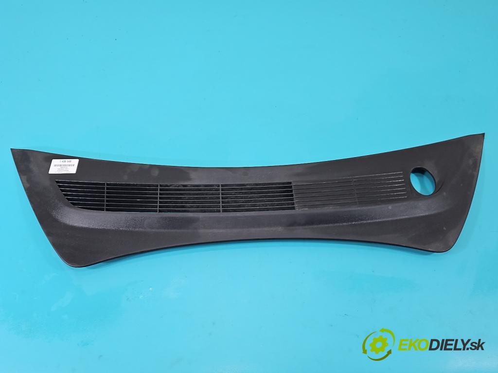 Tesla Model 3 2017- 0.0b: automatic 377 kW  4- torpédo 1081675-00-B (Torpédo (plast pod čelným sklom))