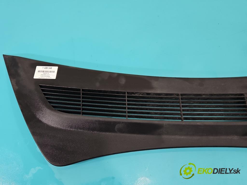 Tesla Model 3 2017- 0.0b: automatic 377 kW  4- torpédo 1081675-00-B (Torpédo (plast pod čelným sklom))