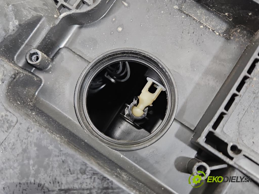 Audi A5 8T 2007-2016 2.0 TFSI 211KM automatic 155 kW 1984 cm3 2- Reflektor: pravý 8T0941004AL (Svetlo predné pravé)