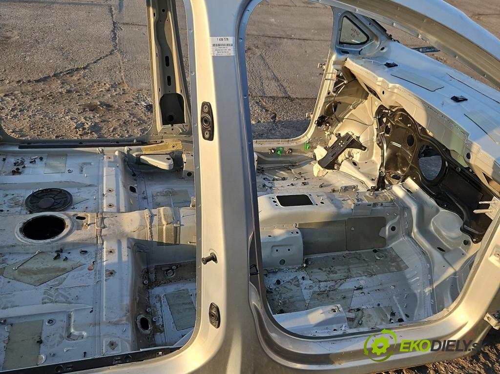 Seat Alhambra II 2010-2020 2.0 tdi 116 HP manual 85 kW 1968 cm3 5- Práh: pravý  (Karoséria ostatné)