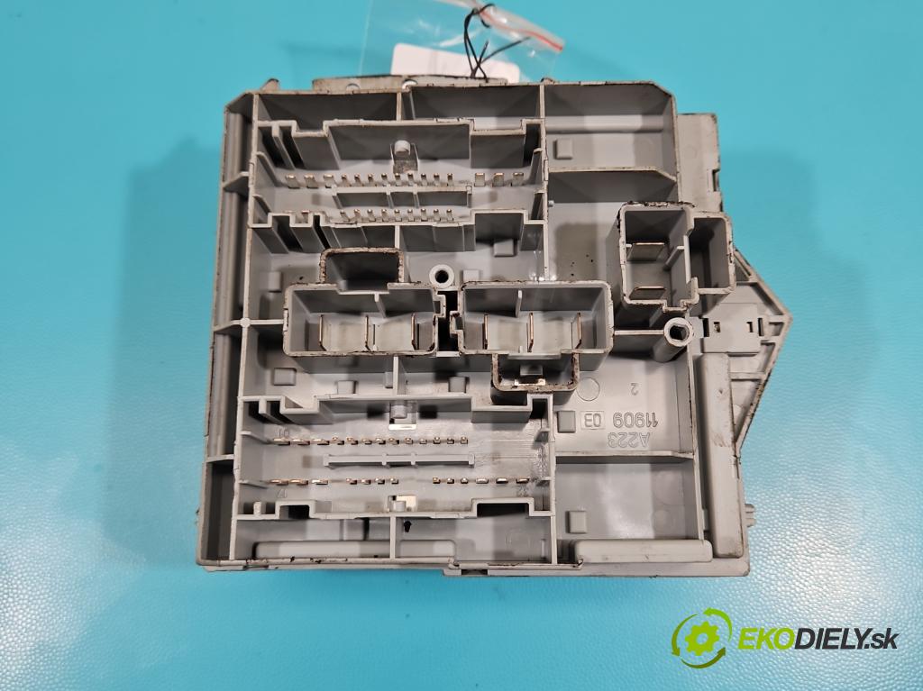 Fiat Croma II 2005-2010 2.2 16V 147 hp manual 108 kW 2198 cm3 5- skříňka pojistková 51738107 (Pojistkové skříňky)