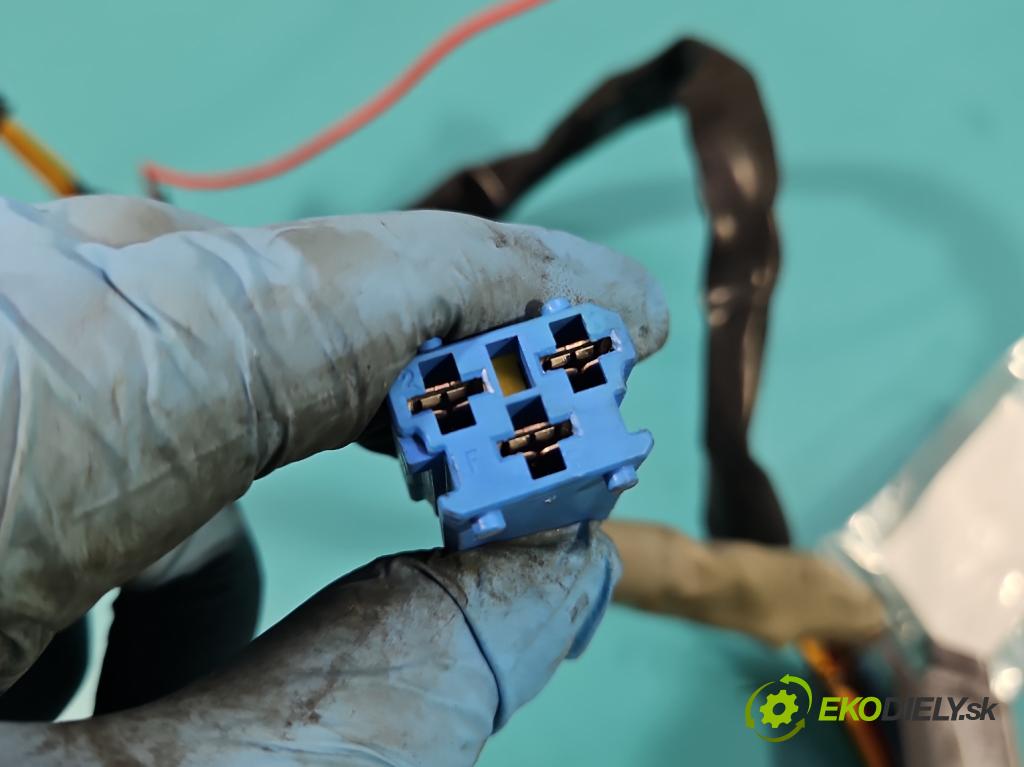 Citroen Xsara Picasso 1.6 16V 109 HP manual 80 kW 1587 cm3 5- Spínačka (Spínacia skrinka)