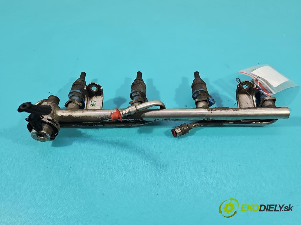Audi A4 B5 1994-2001 1.8 20V 125 HP manual 92 kW 1781 cm3 5- vstrek 058133551F (Vstrekovač paliva)