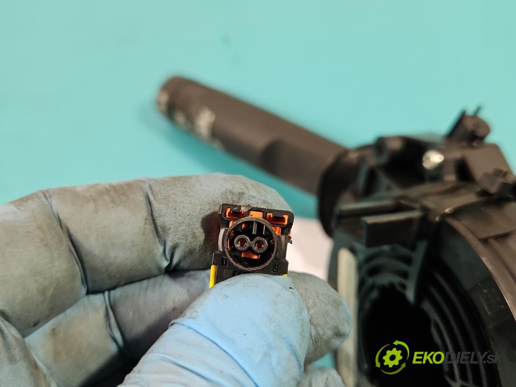 Opel Corsa E 2014-2019 1.4 16V 75 HP manual 55 kW 1398 cm3 3- prepínač komplex: 22914039 (Prepínacie páčky pod volantom)