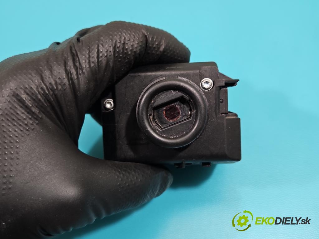 Mercedes E W211 2002-2009 2,2.0 cdi 122 HP automatic 90 kW 2148 cm3 4- Spínačka 2115451408 (Spínacia skrinka)