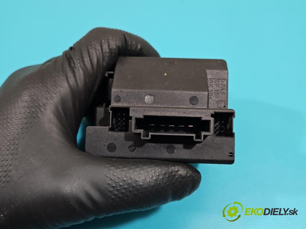 Mercedes E W211 2002-2009 2,2.0 cdi 122 HP automatic 90 kW 2148 cm3 4- Spínačka 2115451408 (Spínacia skrinka)