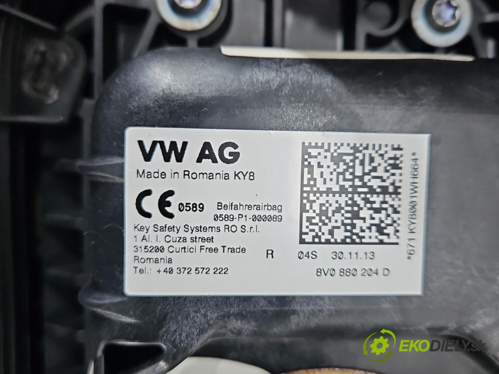 Skoda Octavia III 2013- 1.6 tdi 105 HP manual 77 kW 1598 cm3 5- kokpit,pristrojová doska rozdeľovacia