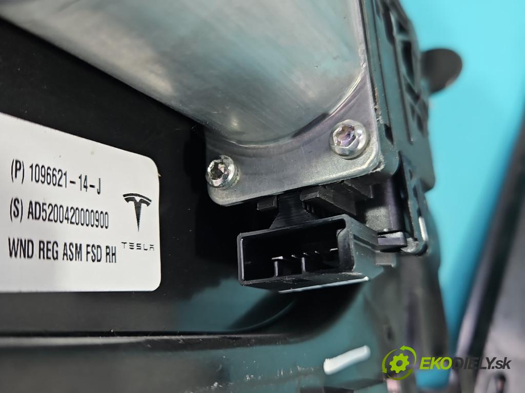 Tesla Model 3 2017- 0.0b: automatic 377 kW  4- mechanismus stahování přední pravý 1096621-14-J