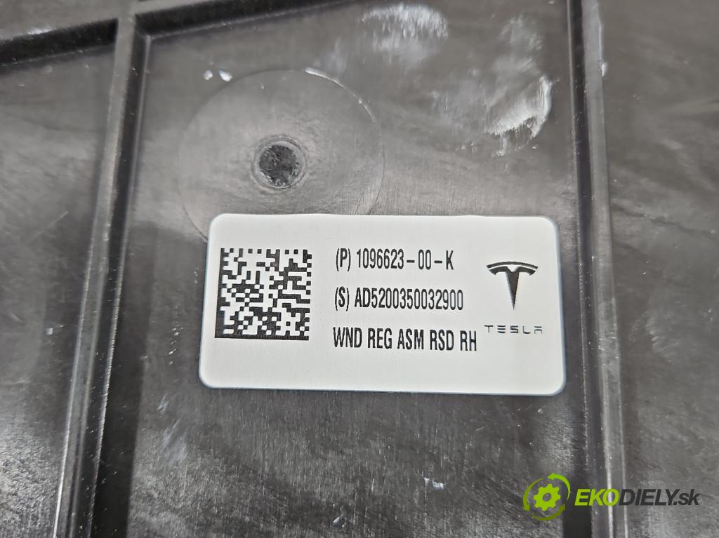 Tesla Model 3 2017- 0.0b: automatic 377 kW 4- mechanismus stahování zadní pravý 1096623-00-K