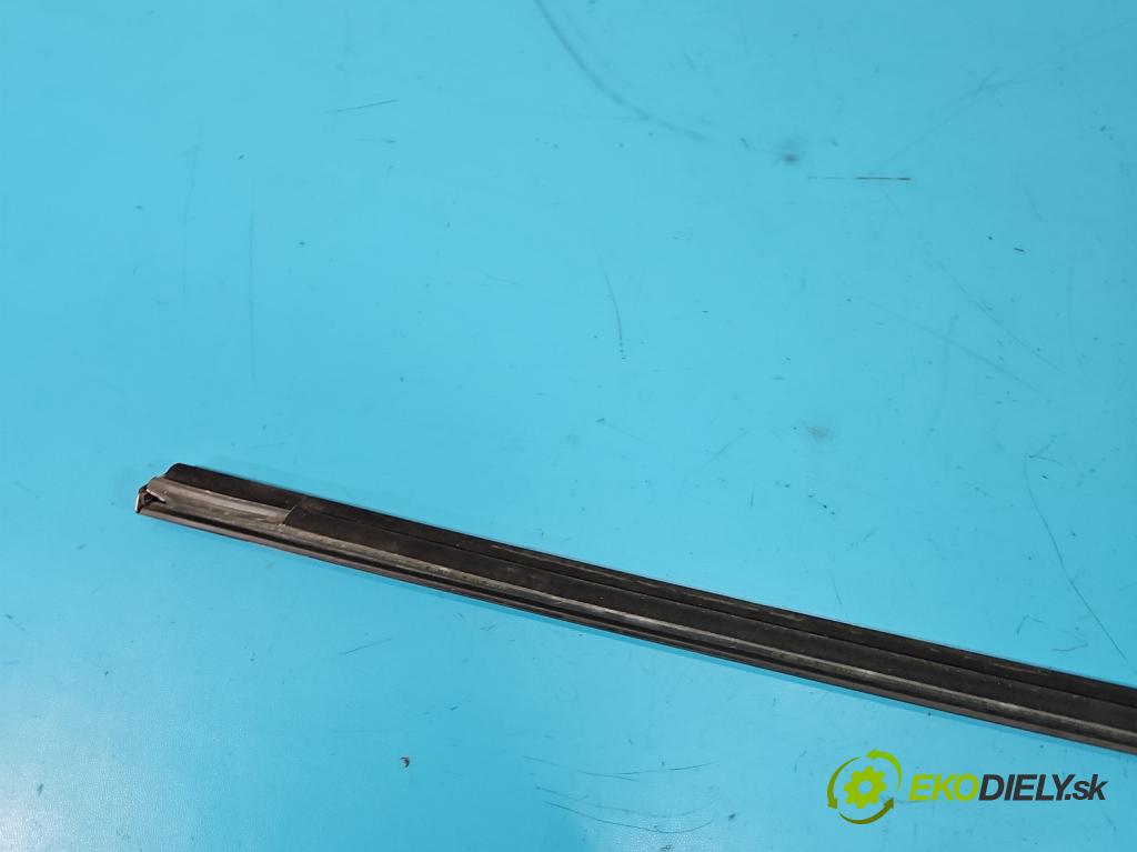 Tesla Model 3 2017- 0.0b: automatic 377 kW 4- lišta dvere zadné pravé