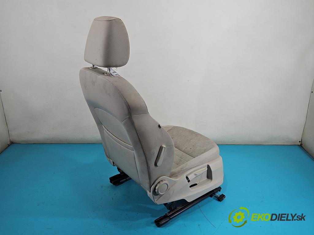 Skoda Octavia III 2013- 1.6 tdi 105 HP manual 77 kW 1598 cm3 5- Sedačka pravý  (Sedačka, sedadlo)