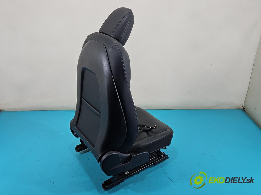 Tesla Model 3 2017- 0.0b: automatic 377 kW  4- Sedačka ľavý  (Sedačka, sedadlo)