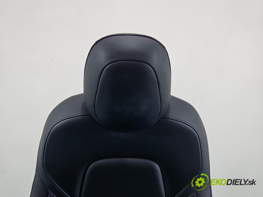 Tesla Model 3 2017- 0.0b: automatic 377 kW  4- Sedačka ľavý  (Sedačka, sedadlo)