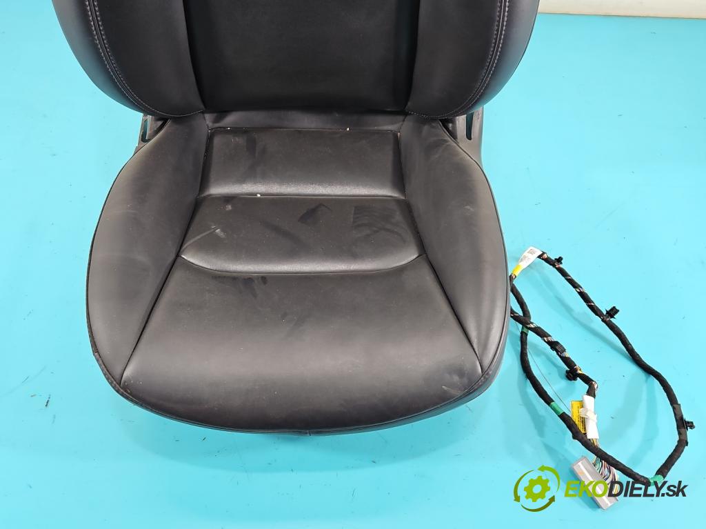 Tesla Model 3 2017- 0.0b: automatic 377 kW  4- Sedačka ľavý  (Sedačka, sedadlo)