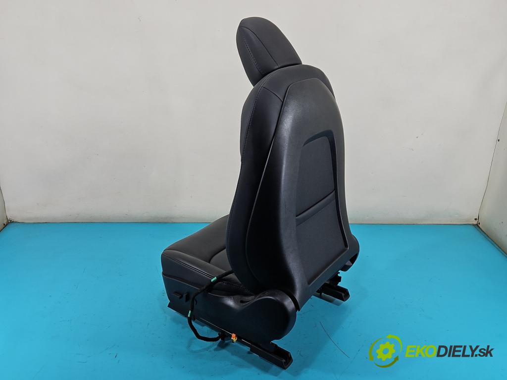 Tesla Model 3 2017- 0.0b: automatic 377 kW  4- Sedačka ľavý  (Sedačka, sedadlo)