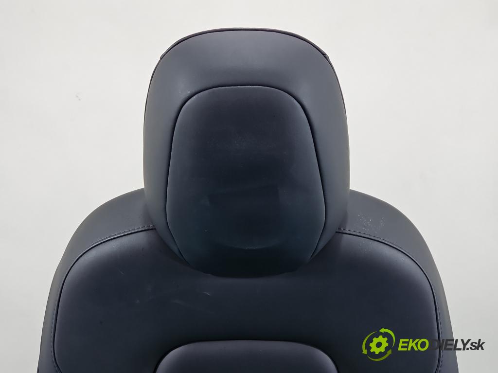 Tesla Model 3 2017- 0.0b: automatic 377 kW  4- Sedačka pravý  (Sedačka, sedadlo)