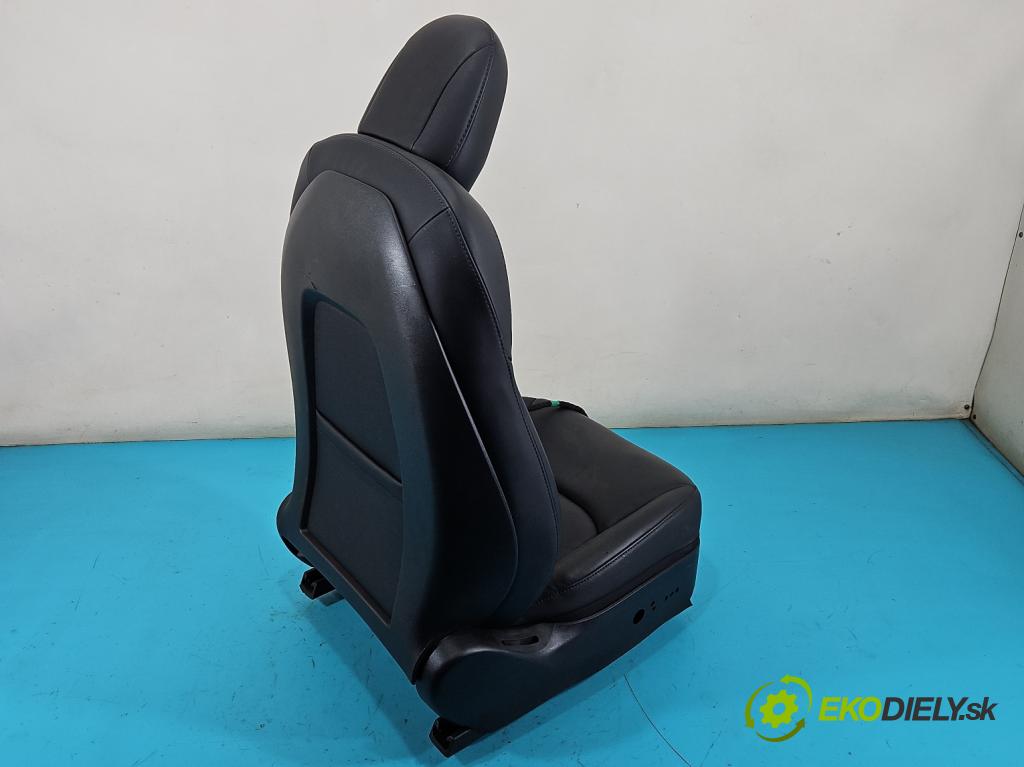 Tesla Model 3 2017- 0.0b: automatic 377 kW  4- Sedačka pravý  (Sedačka, sedadlo)