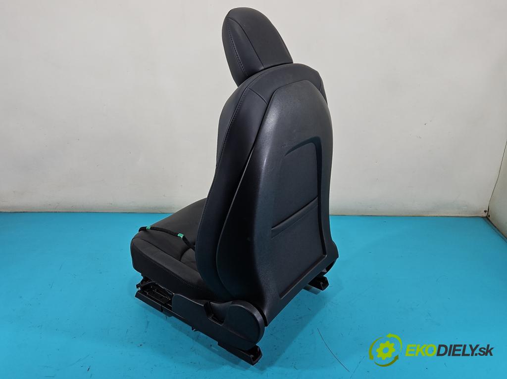 Tesla Model 3 2017- 0.0b: automatic 377 kW  4- Sedačka pravý  (Sedačka, sedadlo)