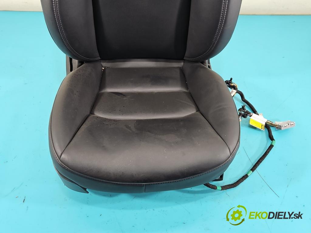 Tesla Model 3 2017- 0.0b: automatic 377 kW  4- Sedačka pravý  (Sedačka, sedadlo)